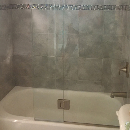 Lemon Bay Glass_Residential Glass_Custom Cut Hinged Tub-Shower Glass Panel